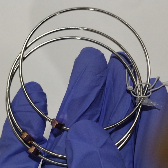 American Eagle 3-Piece Heart Bangle Bracelet Set – Gold & Silver Tone Jewelry - Picture 9 of 9